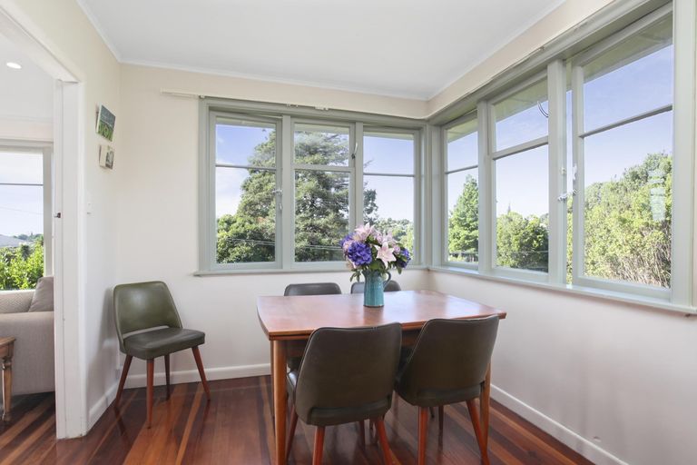 Photo of property in 60 Derwent Crescent, Titirangi, Auckland, 0604