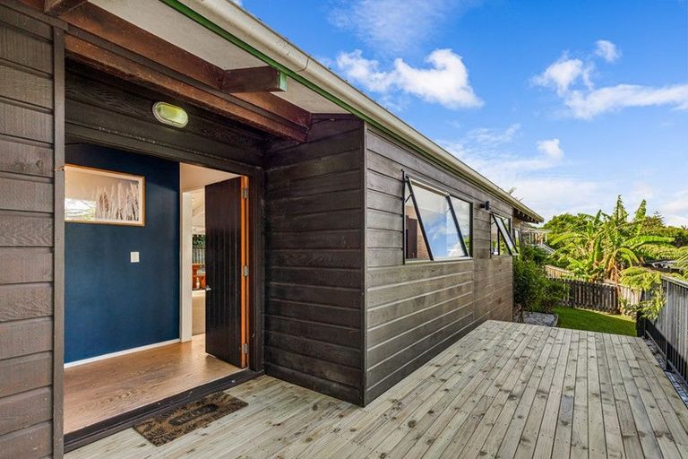 Photo of property in 10 Tokay Place, Huapai, Kumeu, 0810