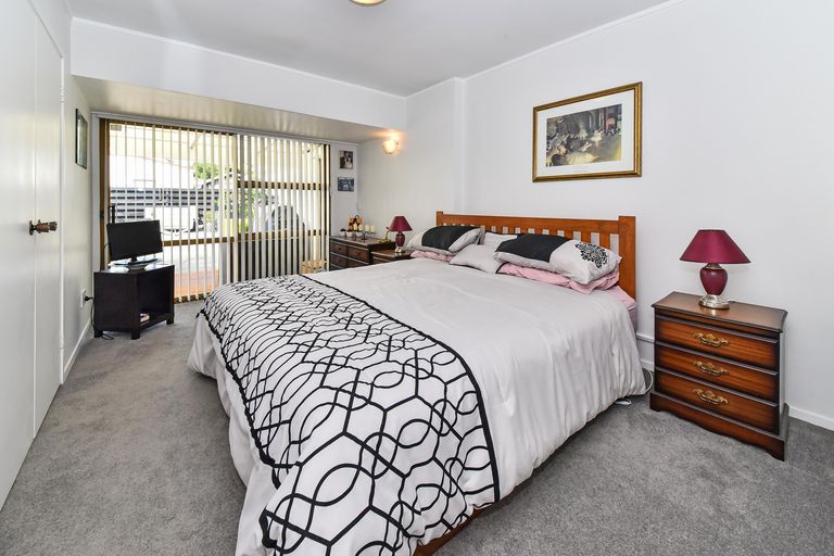 Photo of property in 2 The Spinney, Pahurehure, Papakura, 2113