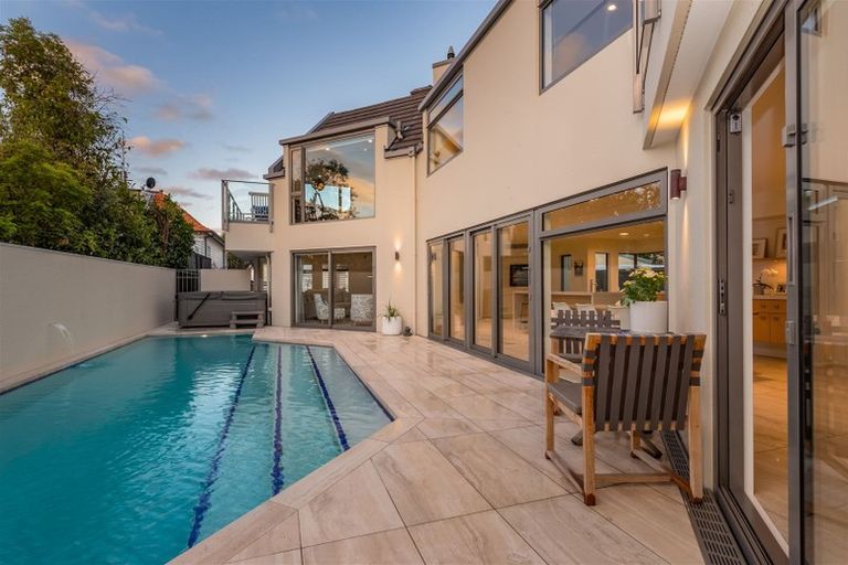 Photo of property in 2/124 Esplanade, Sumner, Christchurch, 8081