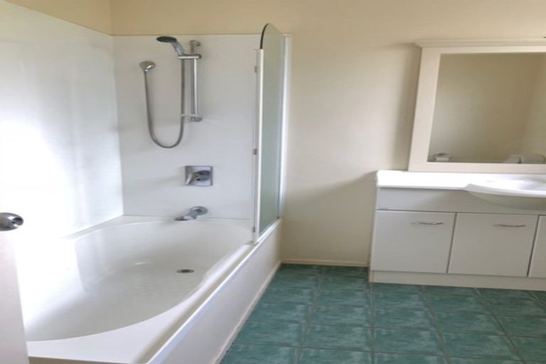 Photo of property in 28/11 The Avenue, Albany, Auckland, 0632