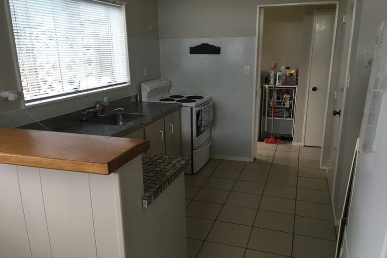 Photo of property in 1/20 Halldene Terrace, Red Beach, 0932