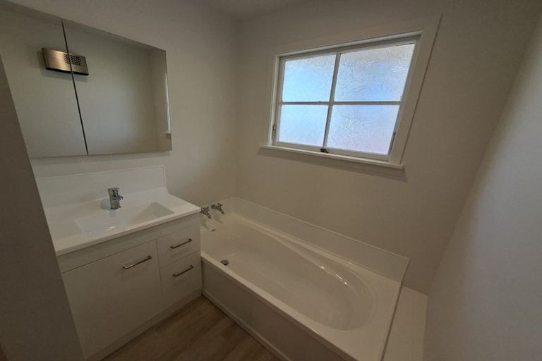 Photo of property in 1/49a Withells Road, Avonhead, Christchurch, 8042