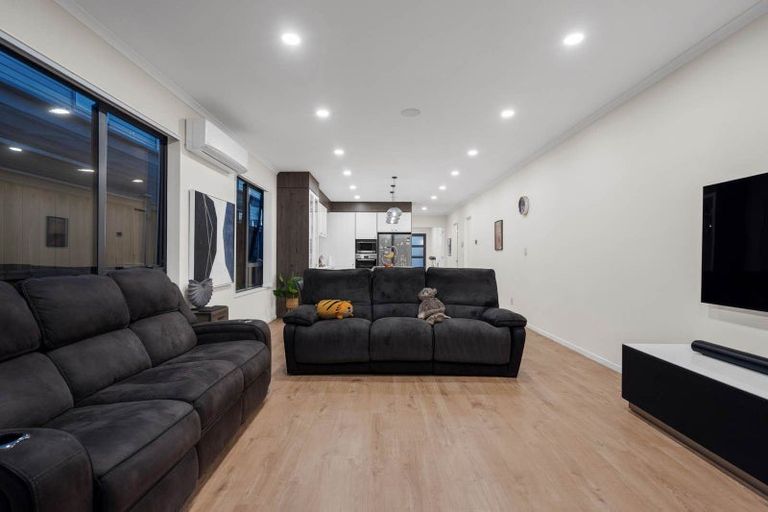 Photo of property in 54 Tir Conaill Avenue, Flat Bush, Auckland, 2019