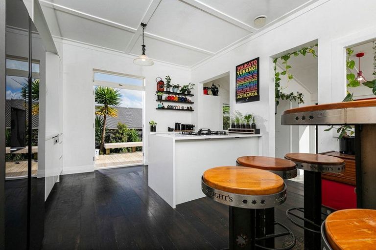 Photo of property in 5 Don Buck Road, Henderson, Auckland, 0614