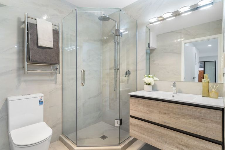 Photo of property in 7c Gladfield Lane, Te Atatu Peninsula, Auckland, 0610