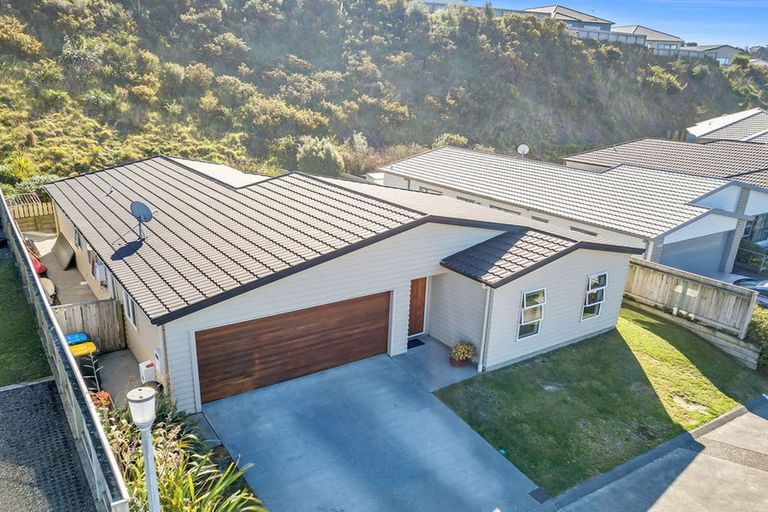 Photo of property in 10 Moonraker Place, Whitby, Porirua, 5024