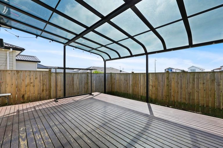 Photo of property in 12 Korowhiti Road, Clarks Beach, 2122