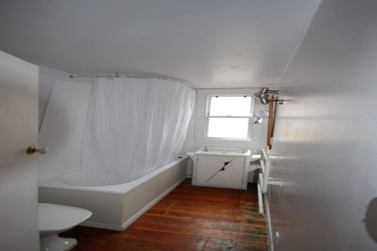 Photo of property in 168 Tasman Street, Mount Cook, Wellington, 6021