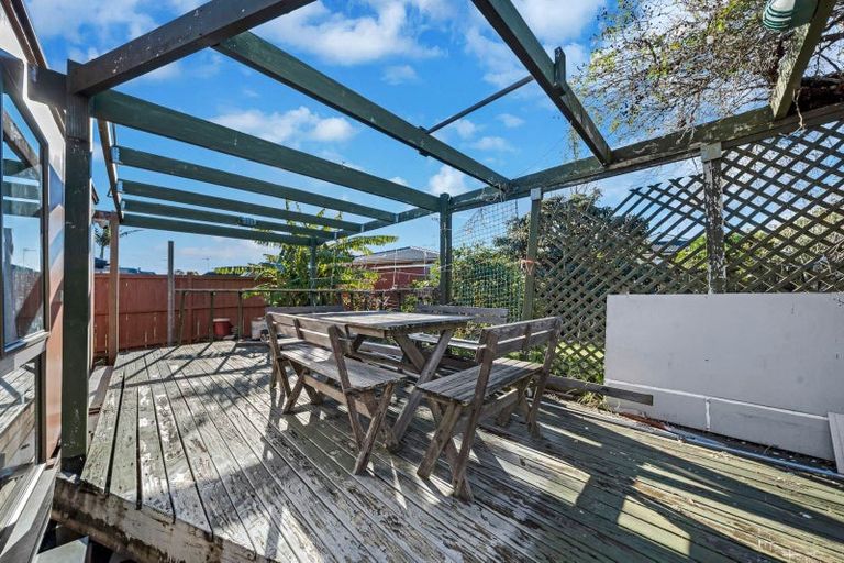 Photo of property in 25 Jillteresa Crescent, Half Moon Bay, Auckland, 2012