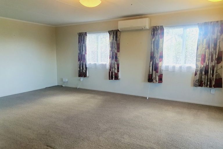 Photo of property in 2 Bellringer Road, Massey, Auckland, 0614