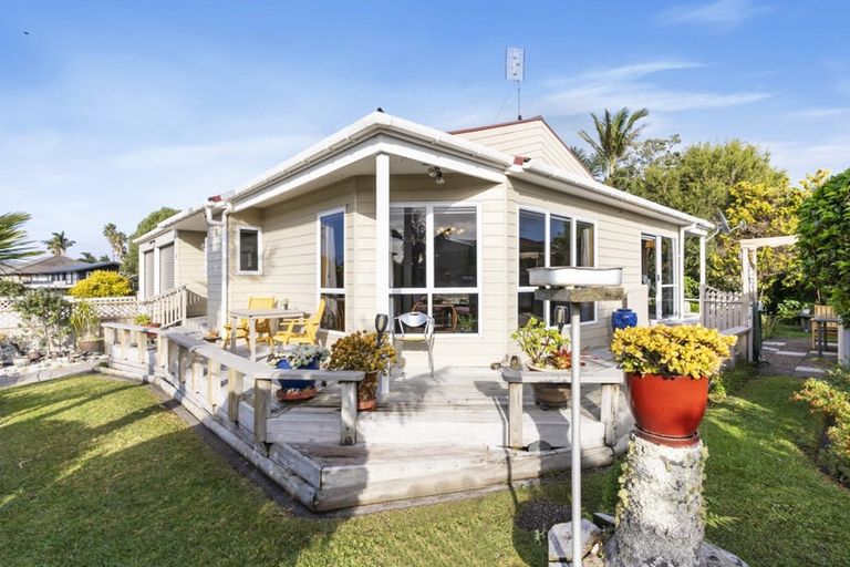 Photo of property in 6 Lillian Place, Orewa, 0931