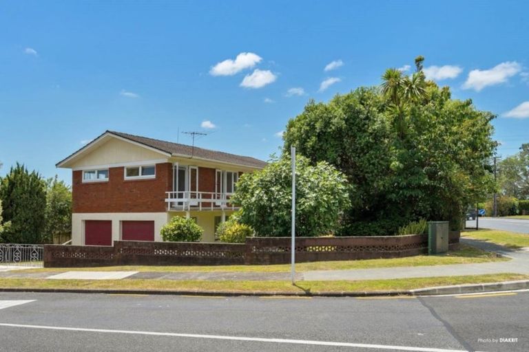Photo of property in 80 Te Atatu Road, Te Atatu South, Auckland, 0610