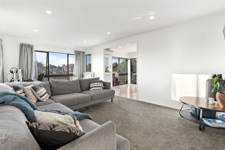 Photo of property in 3 Elrita Place, Conifer Grove, Takanini, 2112