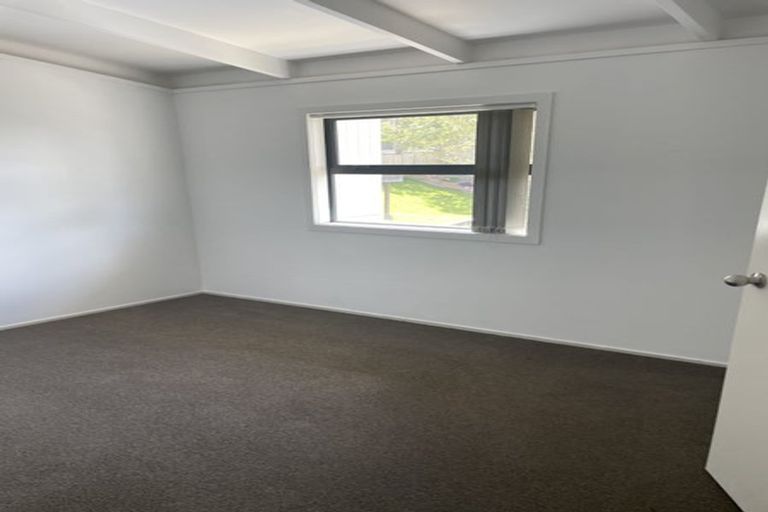 Photo of property in 48 Tauhinu Road, Greenhithe, Auckland, 0632