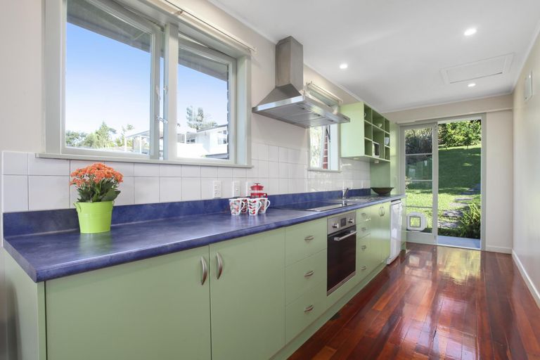 Photo of property in 60 Derwent Crescent, Titirangi, Auckland, 0604