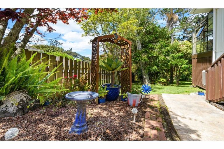 Photo of property in 2/10 Wickstead Place, Massey, Auckland, 0614