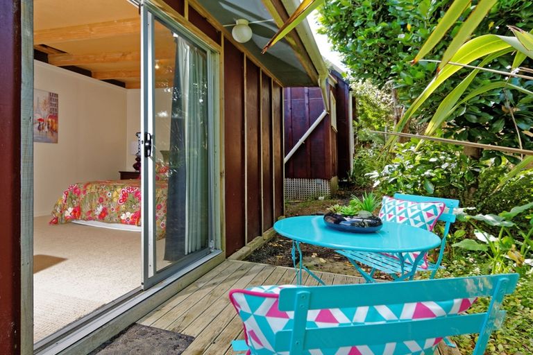 Photo of property in 17a Awaroa Road, Sunnyvale, Auckland, 0612