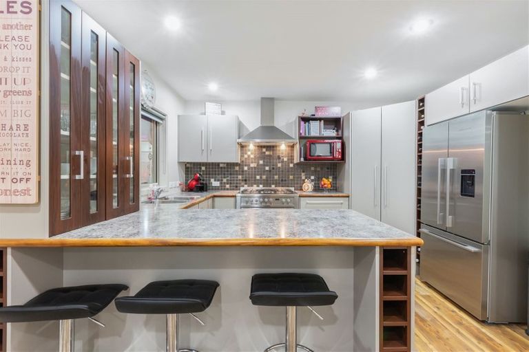 Photo of property in 8 Kahurangi Heights, Aotea, Porirua, 5024