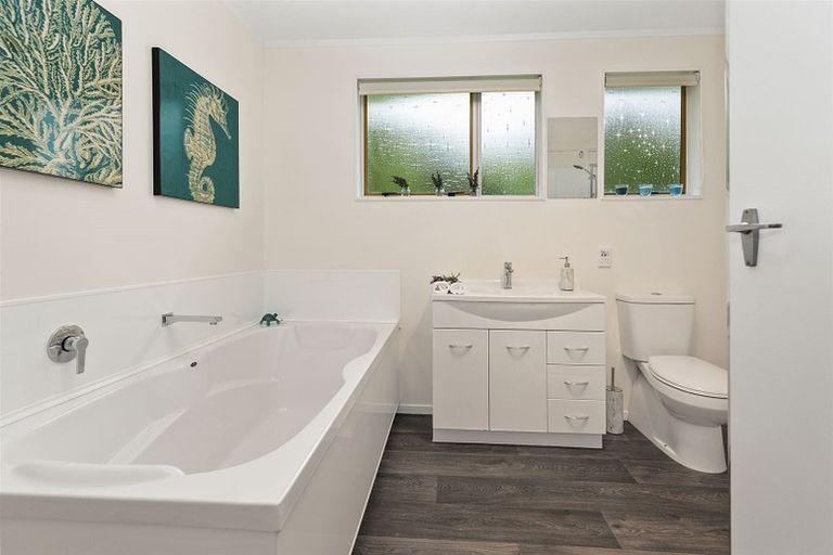 Photo of property in 41a Hicks Close, Whitby, Porirua, 5024