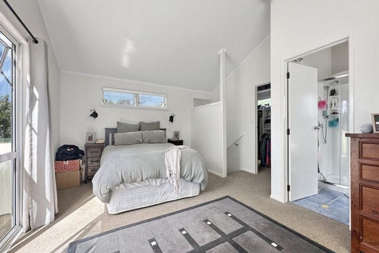 Photo of property in 11 Holgate Avenue, Herald Island, Auckland, 0618