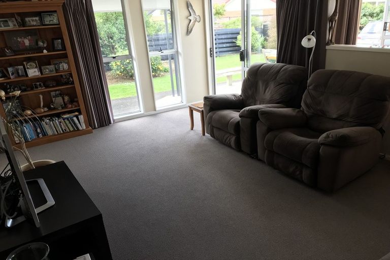 Photo of property in 15 Nukumea Common, Orewa, 0931