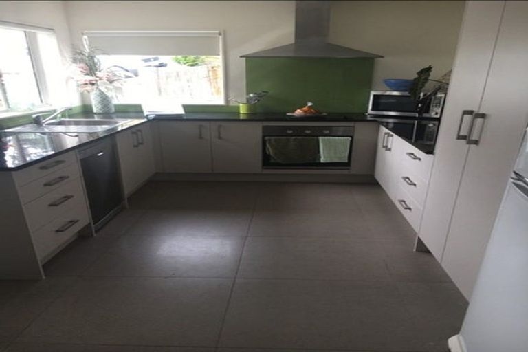 Photo of property in 3/14b Moffat Road, Red Beach, 0932