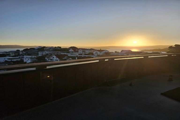 Photo of property in 16 Palliser Road, Roseneath, Wellington, 6011