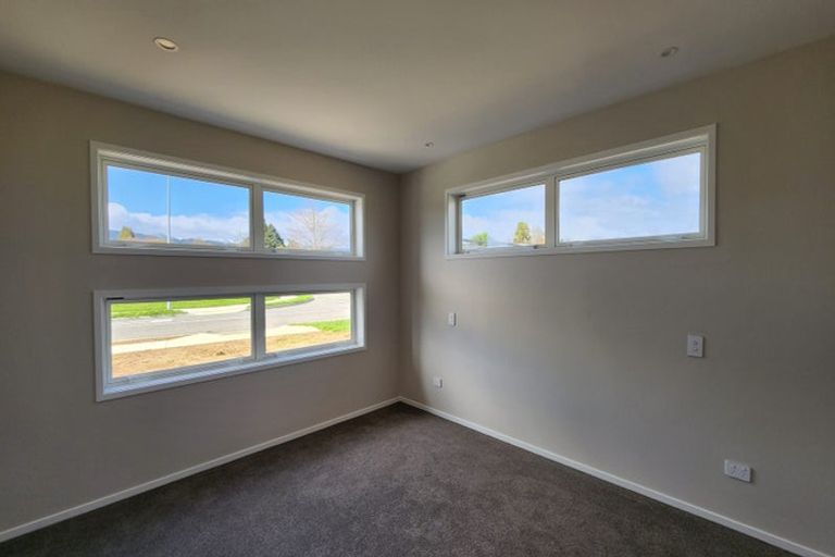 Photo of property in 3 Pahiki Crescent, Levin, 5510