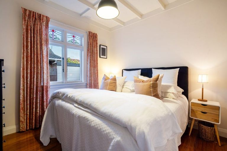 Photo of property in 1/10 Corrella Road, Belmont, Auckland, 0622