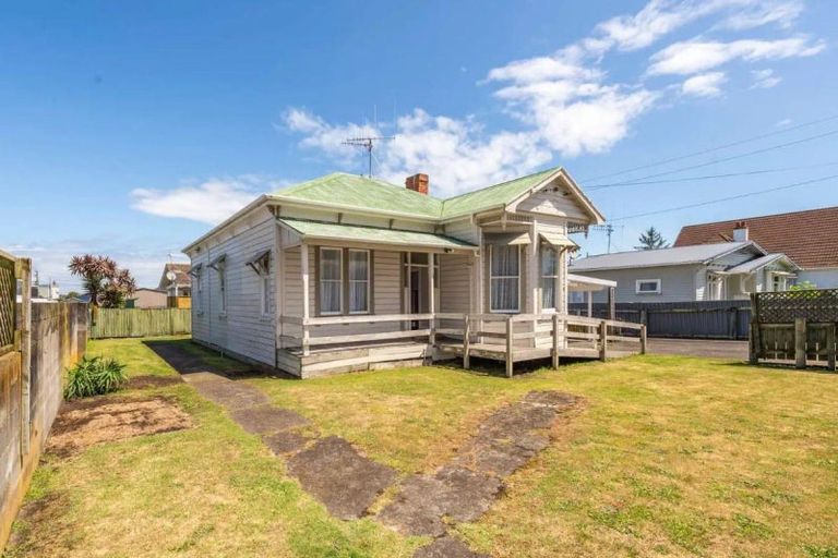 Photo of property in 3 Harper Street, Gonville, Whanganui, 4501
