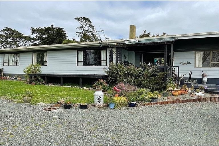 Photo of property in 244 Tinopai Road, Matakohe, 0593