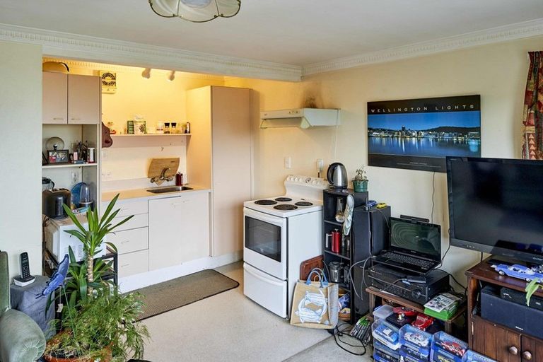 Photo of property in 41 Tio Tio Road, Miramar, Wellington, 6022