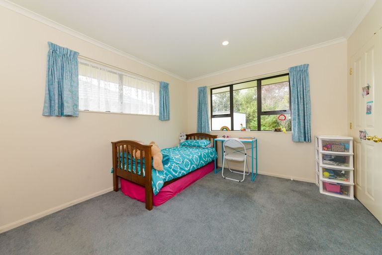 Photo of property in 14 Woodgate Court, Fitzherbert, Palmerston North, 4410