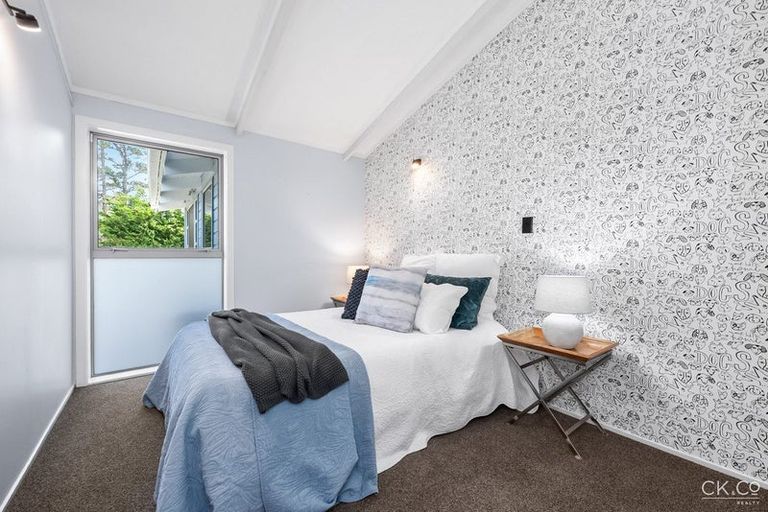 Photo of property in 10 Cottle Park Drive, Normandale, Lower Hutt, 5010