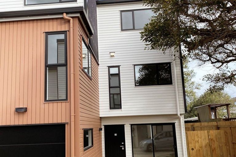 Photo of property in 14 Korama Lane, New Lynn, Auckland, 0600