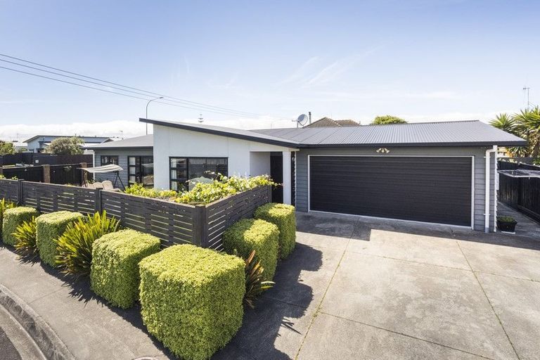 Photo of property in 1 Angelina Way, Kelvin Grove, Palmerston North, 4414