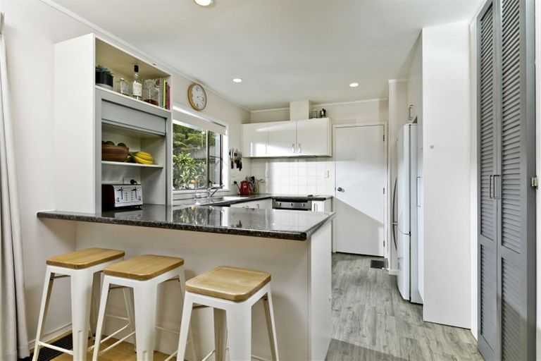 Photo of property in 14b South Lynn Road, Titirangi, Auckland, 0604