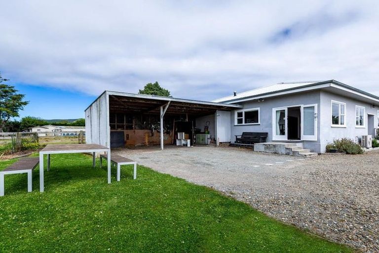 Photo of property in 15 Timaru Road, Waimate, 7924