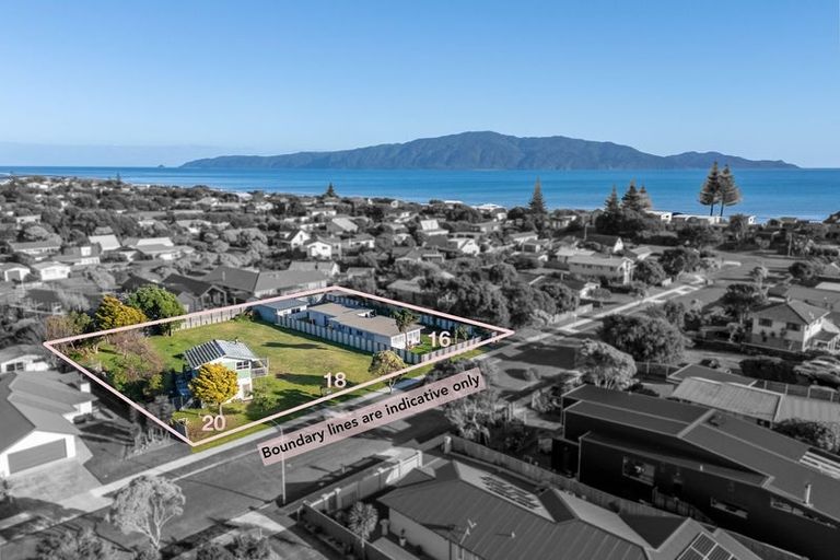 Photo of property in 16 Eruini Street, Waikanae Beach, Waikanae, 5036