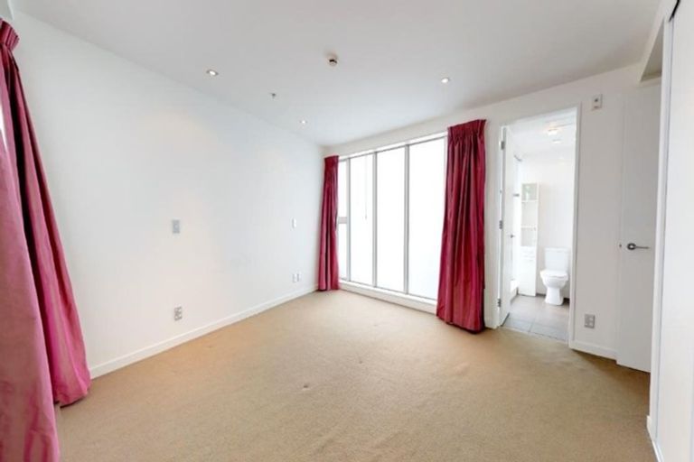 Photo of property in Portal Apartments, 1d/42 Cable Street, Te Aro, Wellington, 6011
