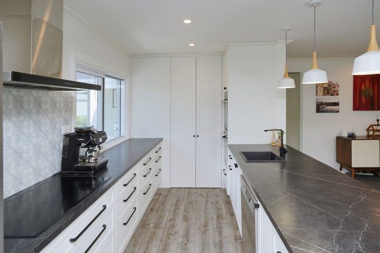 Photo of property in 17 Joyce Crescent, Ilam, Christchurch, 8041