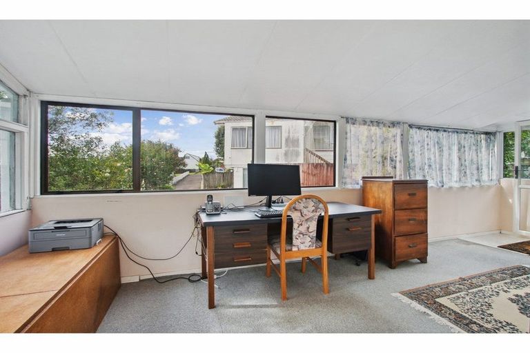 Photo of property in 2/86 Lynn Road, Bayview, Auckland, 0629