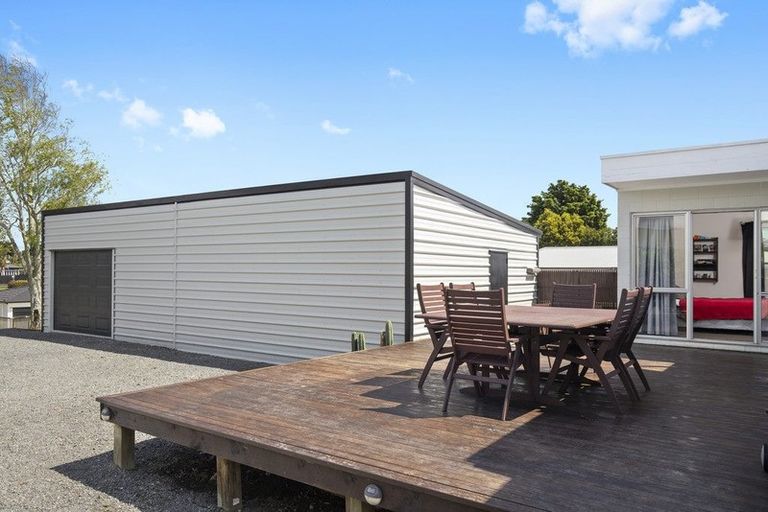 Photo of property in 11 Collingwood Road, Waiuku, 2123