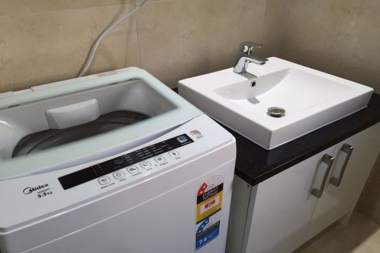 Photo of property in 29 Loloma Drive, Half Moon Bay, Auckland, 2012