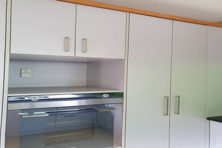 Photo of property in 52b Royal View Road, Te Atatu South, Auckland, 0610