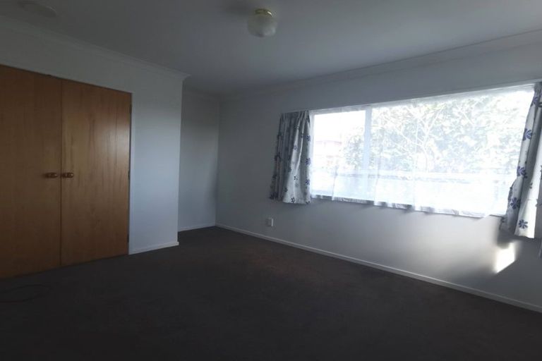 Photo of property in 2 Anure Place, Highland Park, Auckland, 2010