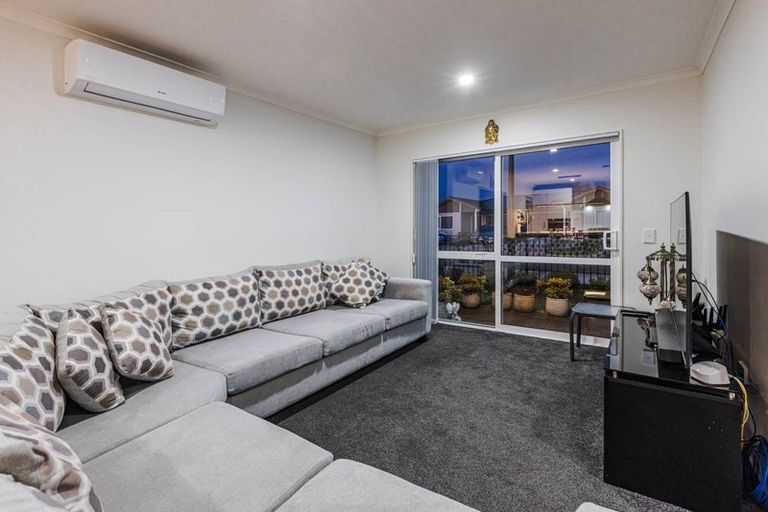 Photo of property in 22 Kapowai Boulevard, Takanini, 2112