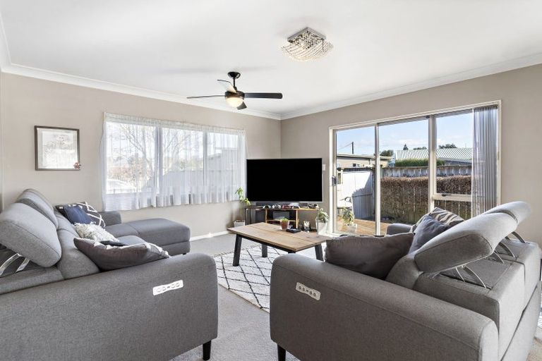 Photo of property in 24 Charles Street, Carterton, 5713