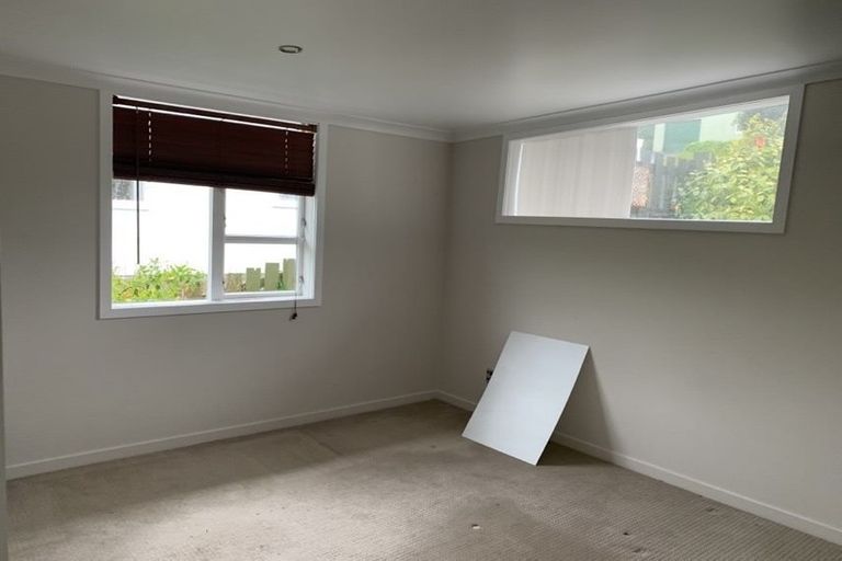 Photo of property in 105 Dowse Drive, Maungaraki, Lower Hutt, 5010